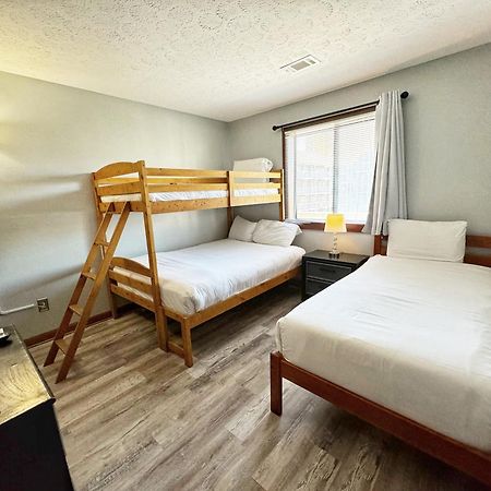Spacious Modern Condo - 1St Floor - One Block To The Beach Myrtle Beach Buitenkant foto